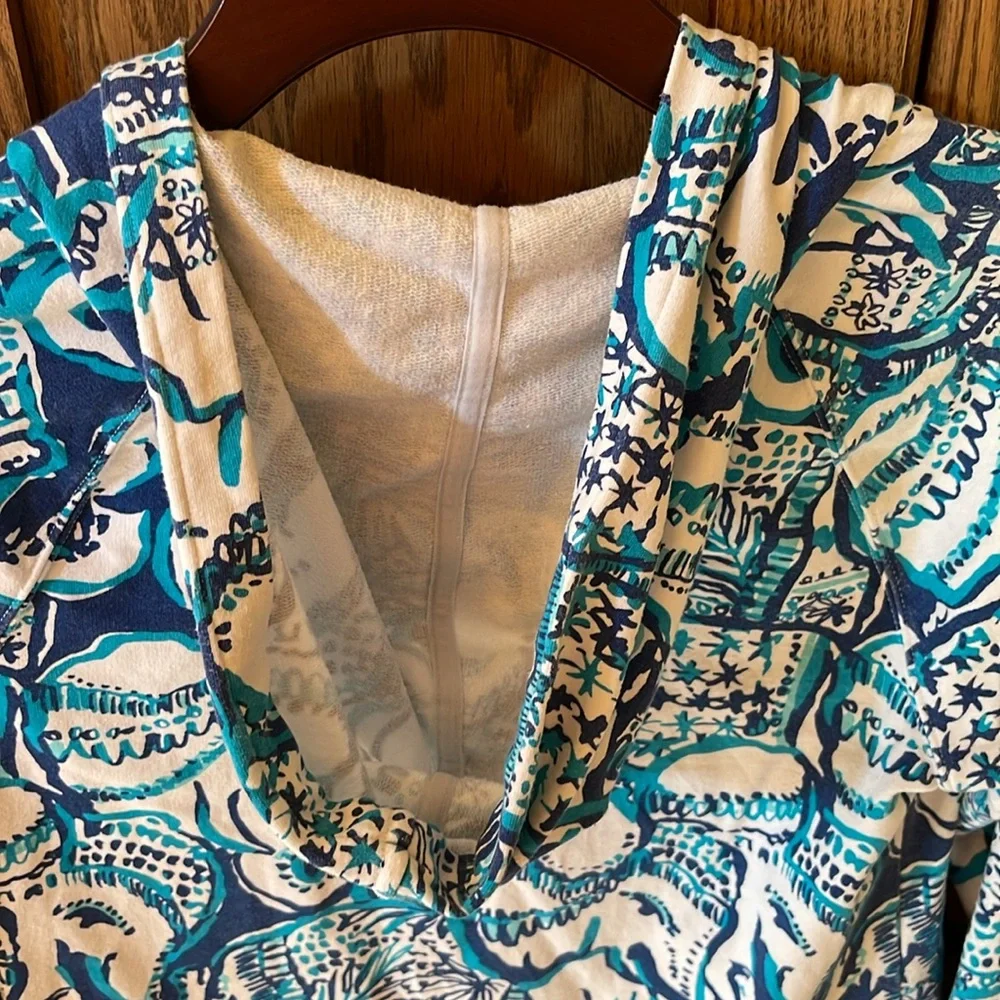 Lilly Pulitzer Luxletic Hooded Skipper Popover in Keep On Truckin Elephant XS - Picture 8 of 11